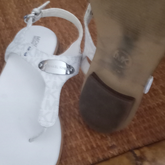 Michael Kors - Picture 2 of 3